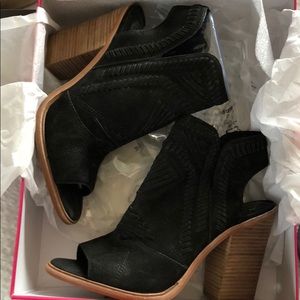 Vince camuto wedges